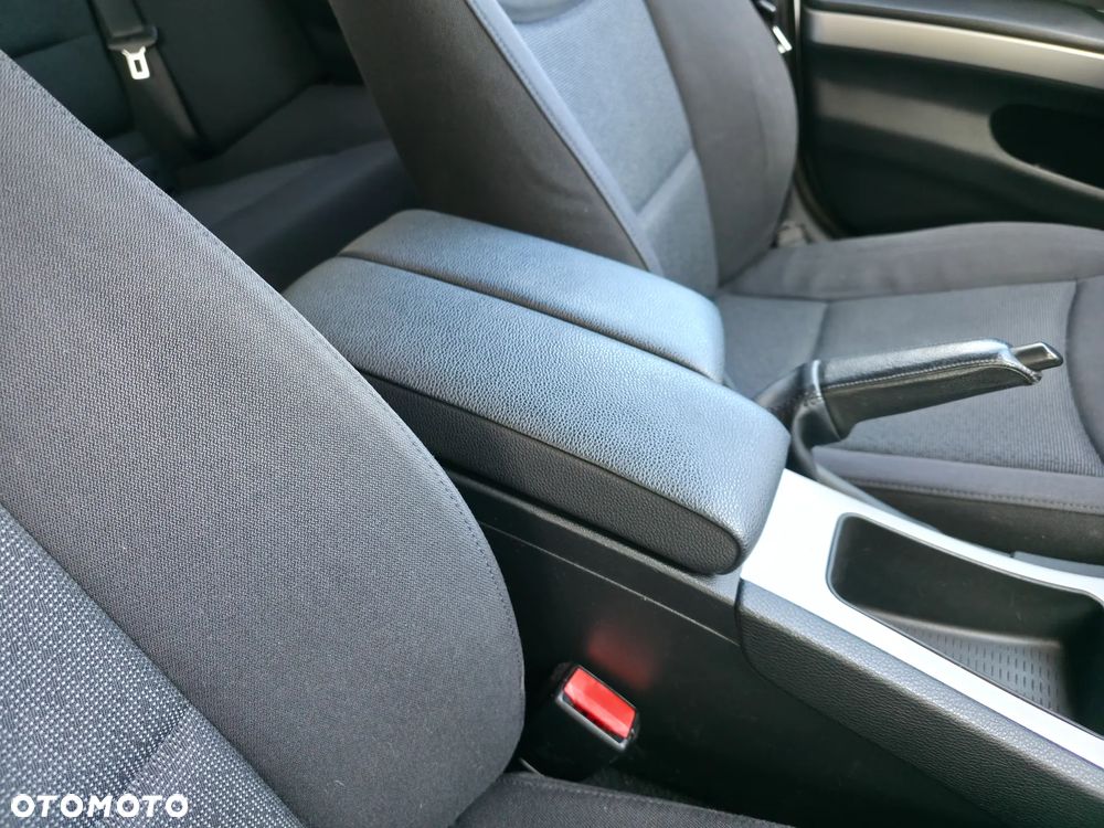 BMW Seria 3 318i Touring - 21