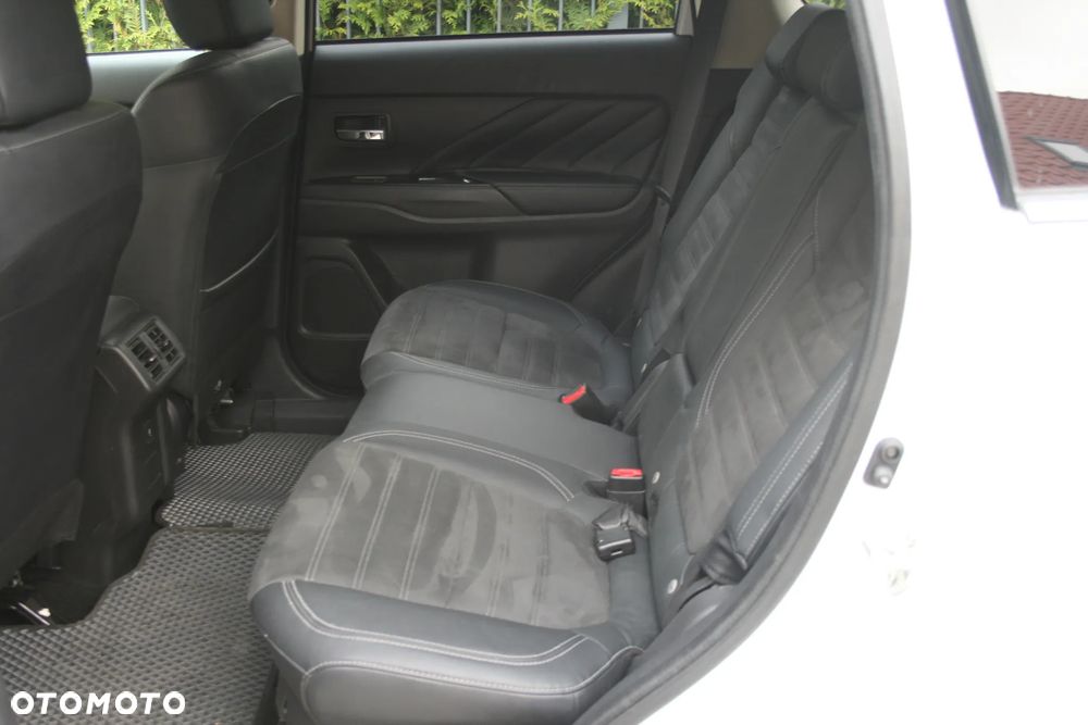 Mitsubishi Outlander Intense + - 14