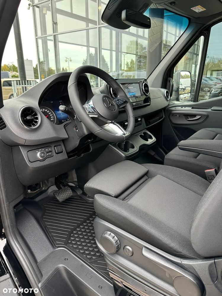 Mercedes-Benz Sprinter - 12