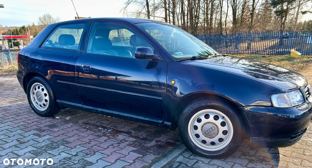 Audi A3 3-drzwiowe 1.6 Attraction - 4