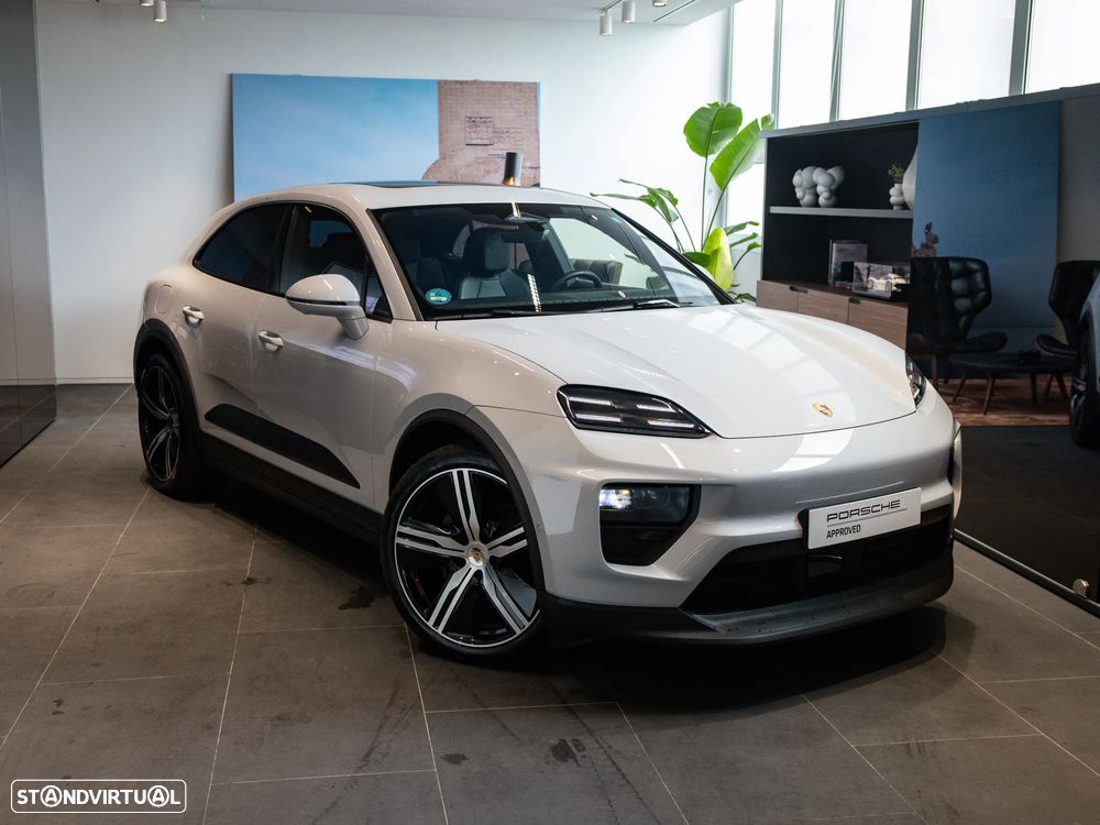 Porsche Macan Electric 4 - 6