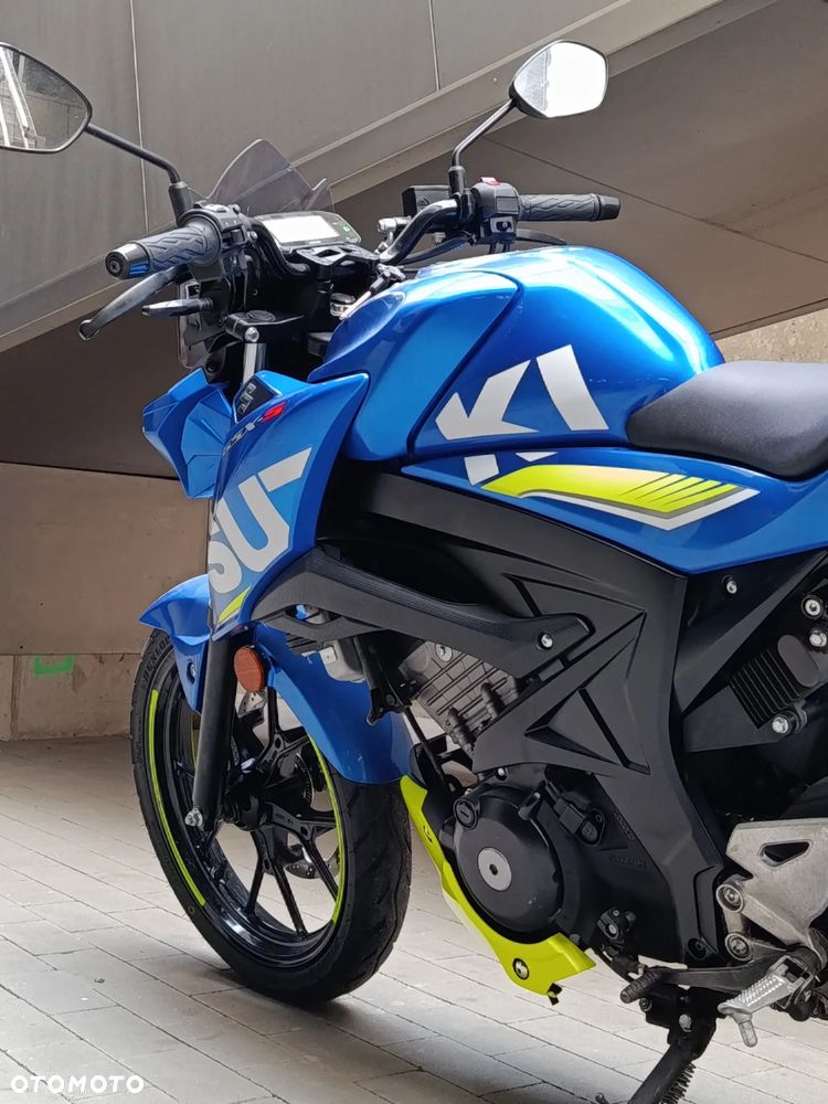 Suzuki GSX - 11