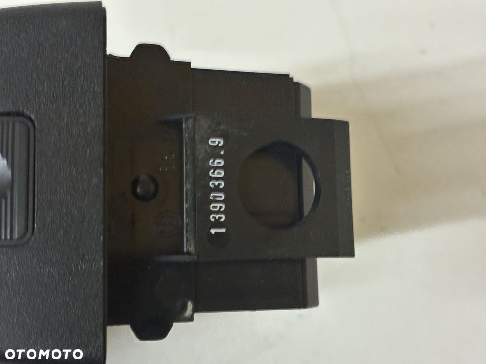 BMW 5 E34 1390366.9 KASETON Fischer-Box  POJEMNIK NA KASETY - 4