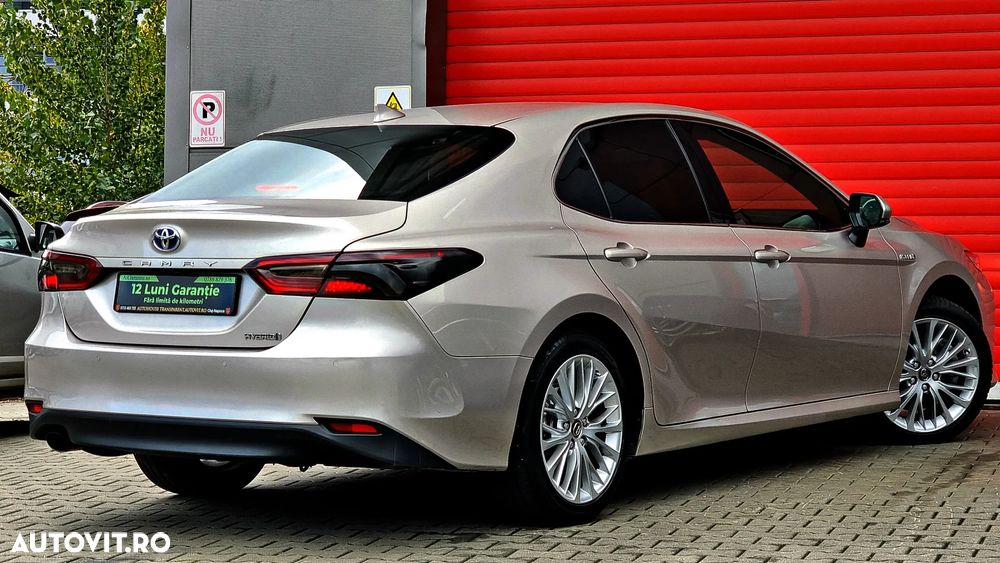 Toyota Camry 2.5 Hybrid Business - 8