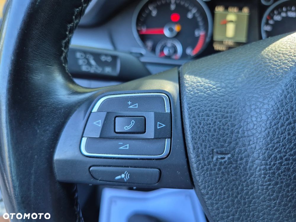 Volkswagen Passat 2.0 TDI Highline - 11