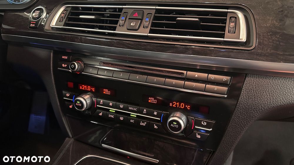 BMW Seria 7 740d xDrive - 38