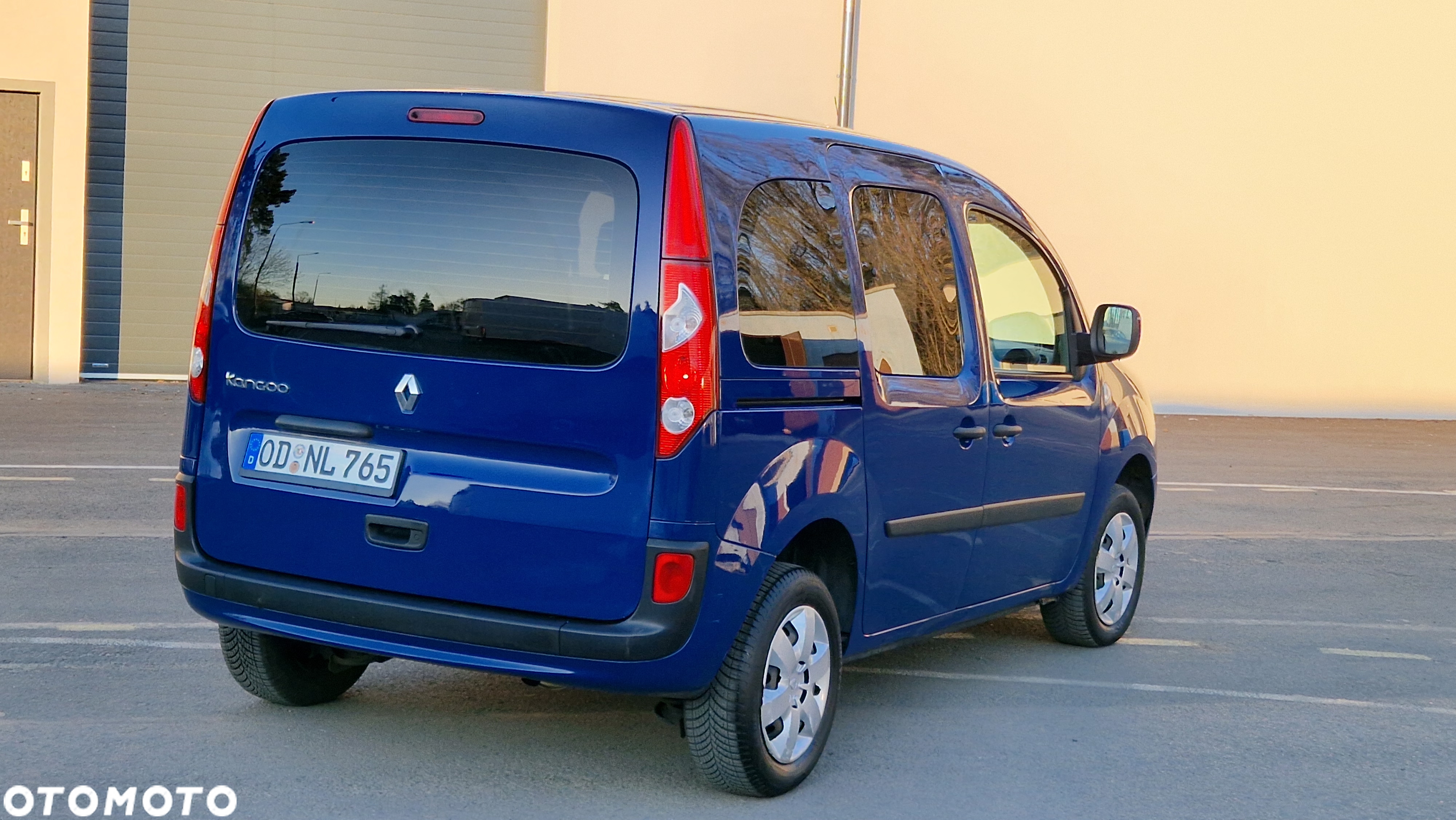 Renault Kangoo 1.6 8V 90 Happy Family - 10
