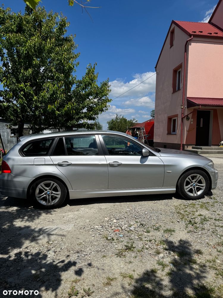 BMW Seria 3 318i - 5