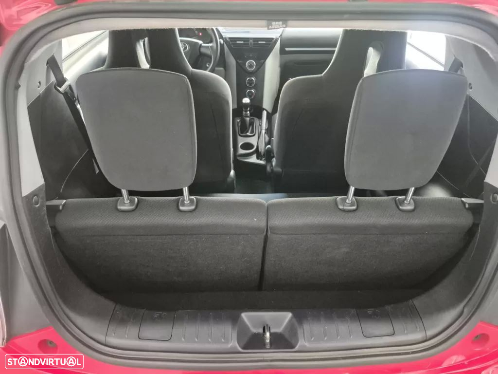 Toyota iQ 1.0 + - 23