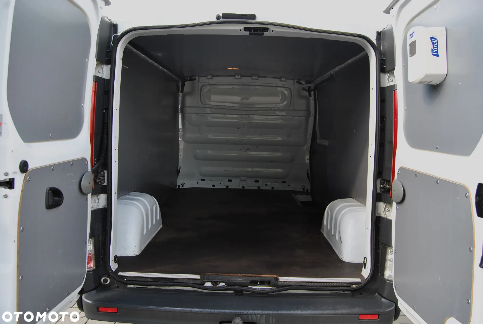 Opel Vivaro - 8