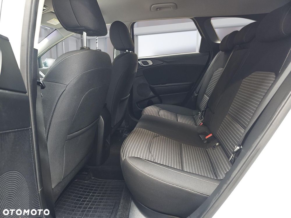 Kia Ceed 1.5 T-GDI M - 10