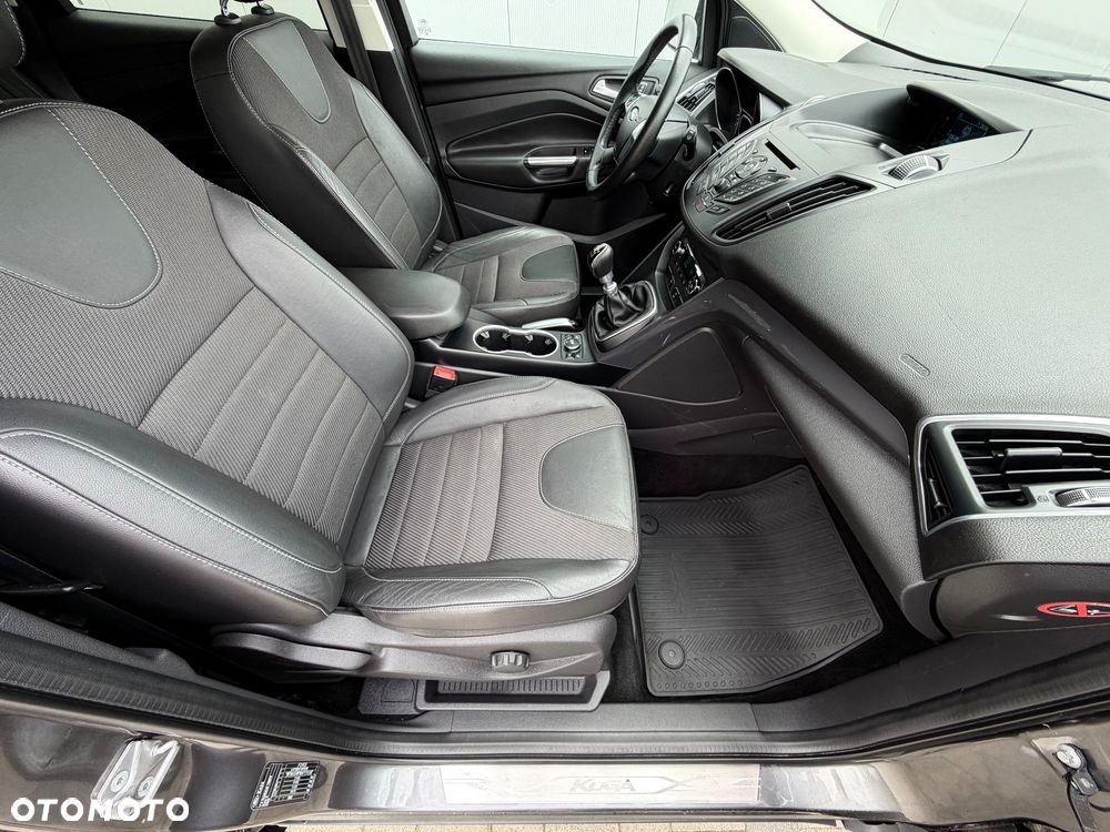 Ford Kuga 1.5 EcoBoost 2x4 Titanium - 31