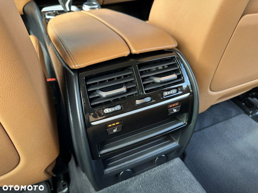 BMW Seria 5 520d xDrive - 29