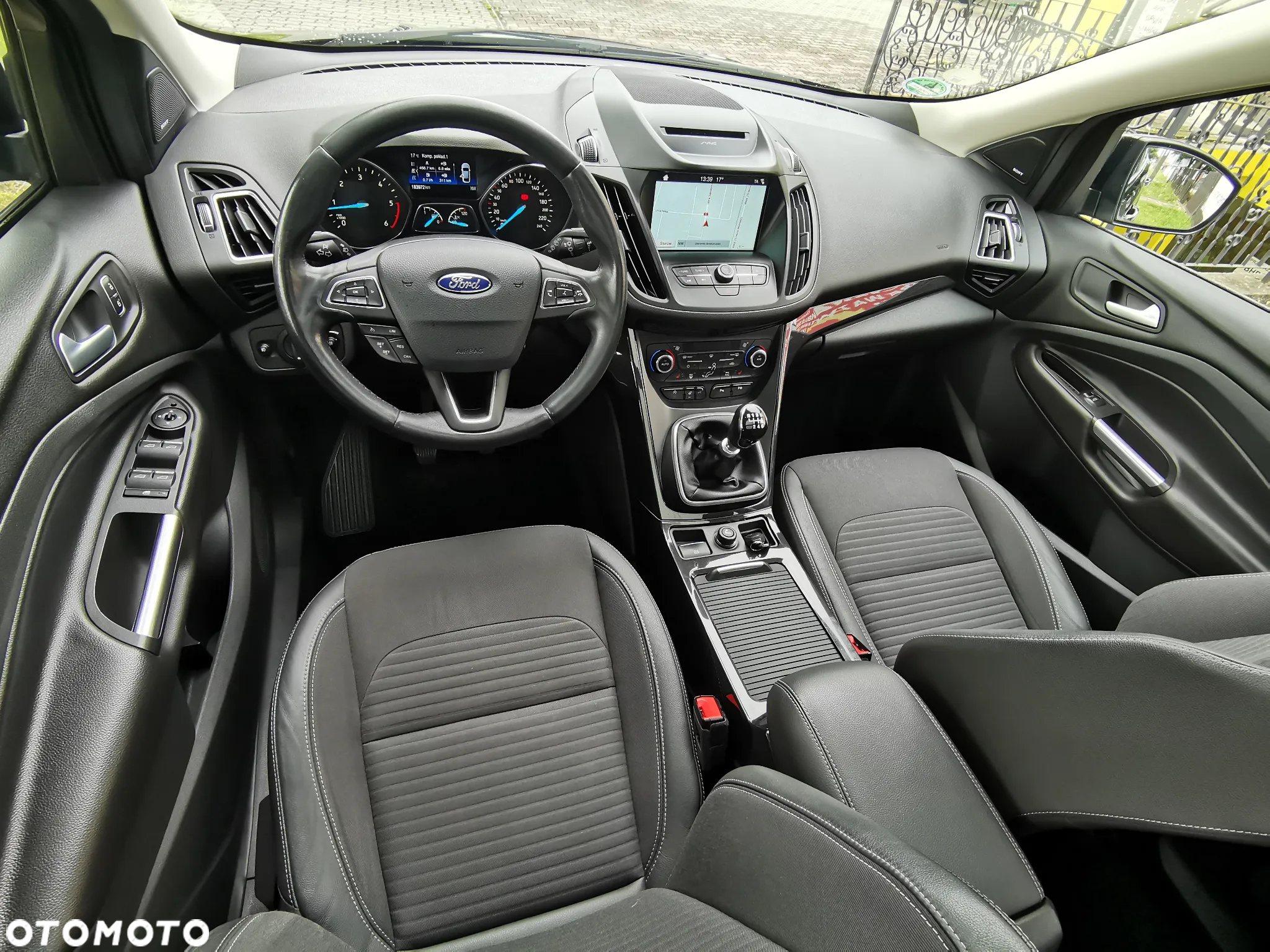 Ford Kuga 2.0 TDCi 2x4 Titanium - 10