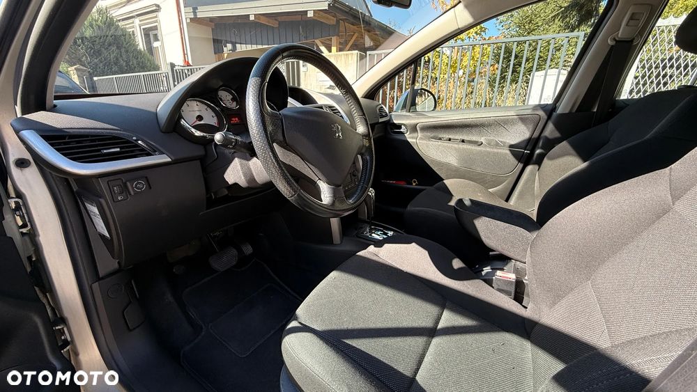 Peugeot 207 - 17