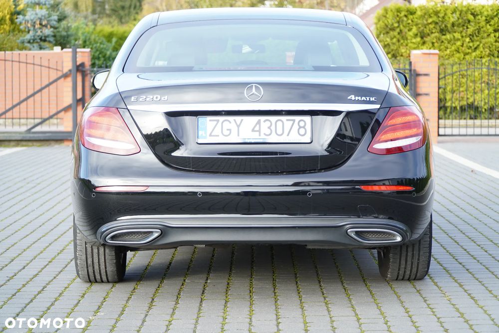 Mercedes-Benz Klasa E 220 d 4-Matic Business Edition 9G-TRONIC - 15