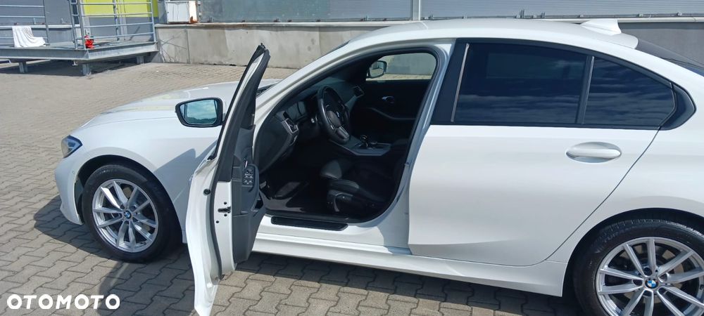 BMW Seria 3 320d xDrive MHEV Advantage - 2