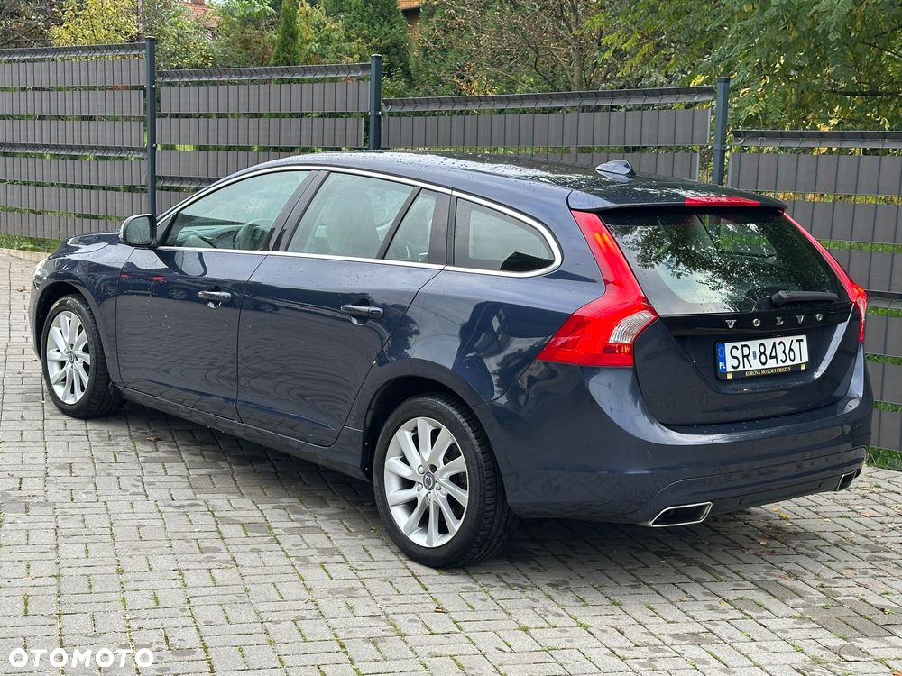 Volvo V60 D4 Momentum - 11
