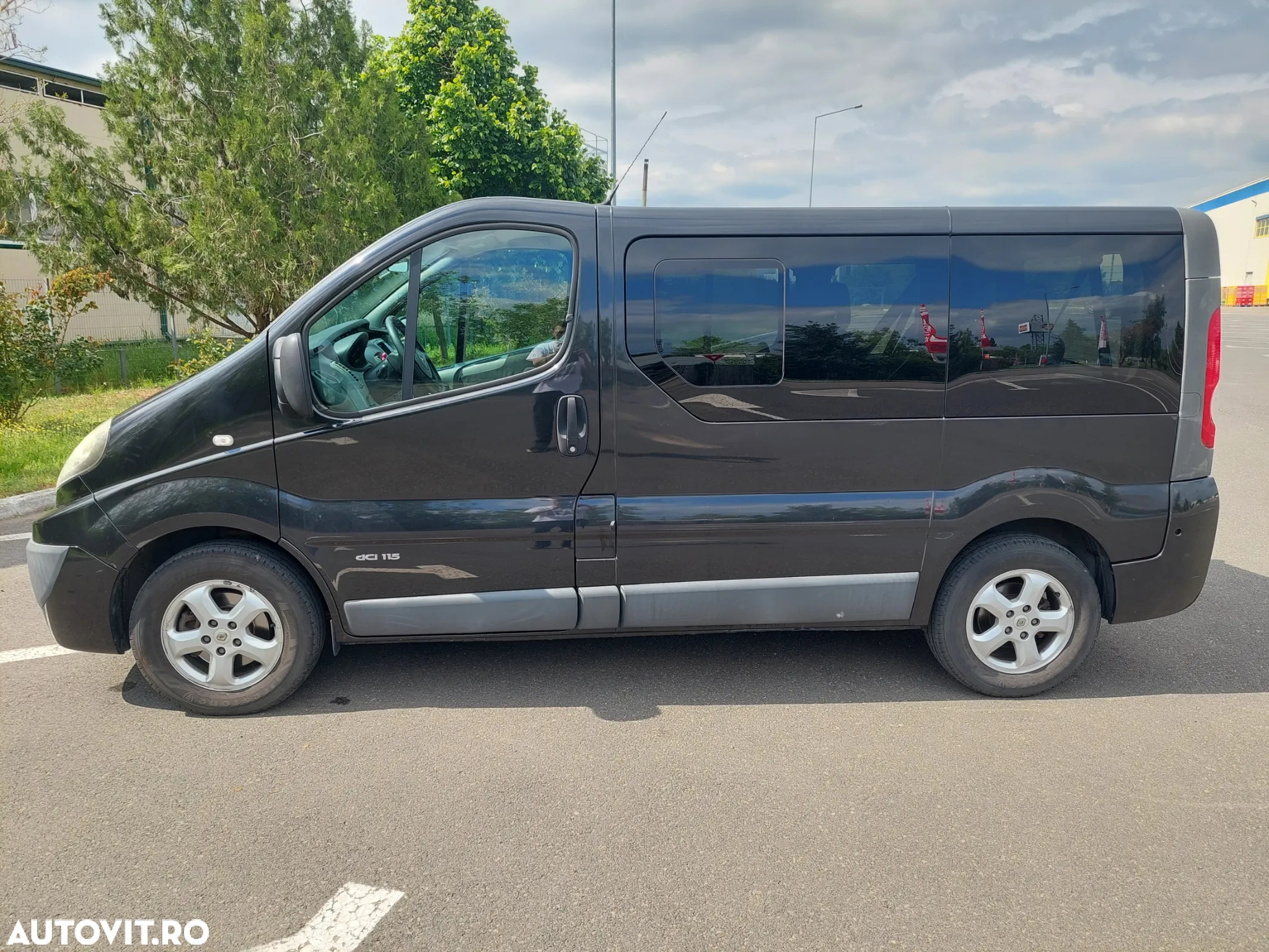 Renault Trafic 2.0 dCi 115 FAP Passenger Black Edition - 6
