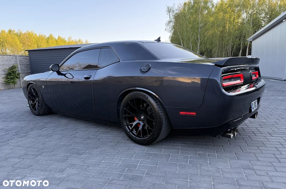 Dodge Challenger - 4
