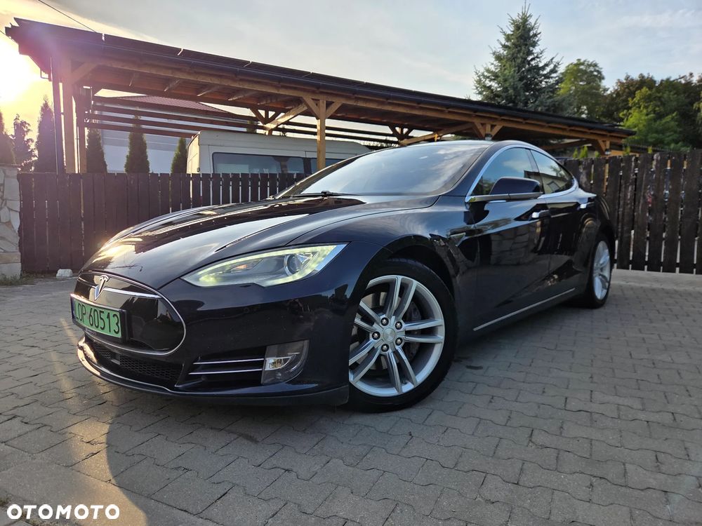 Tesla Model S 85 D - 2