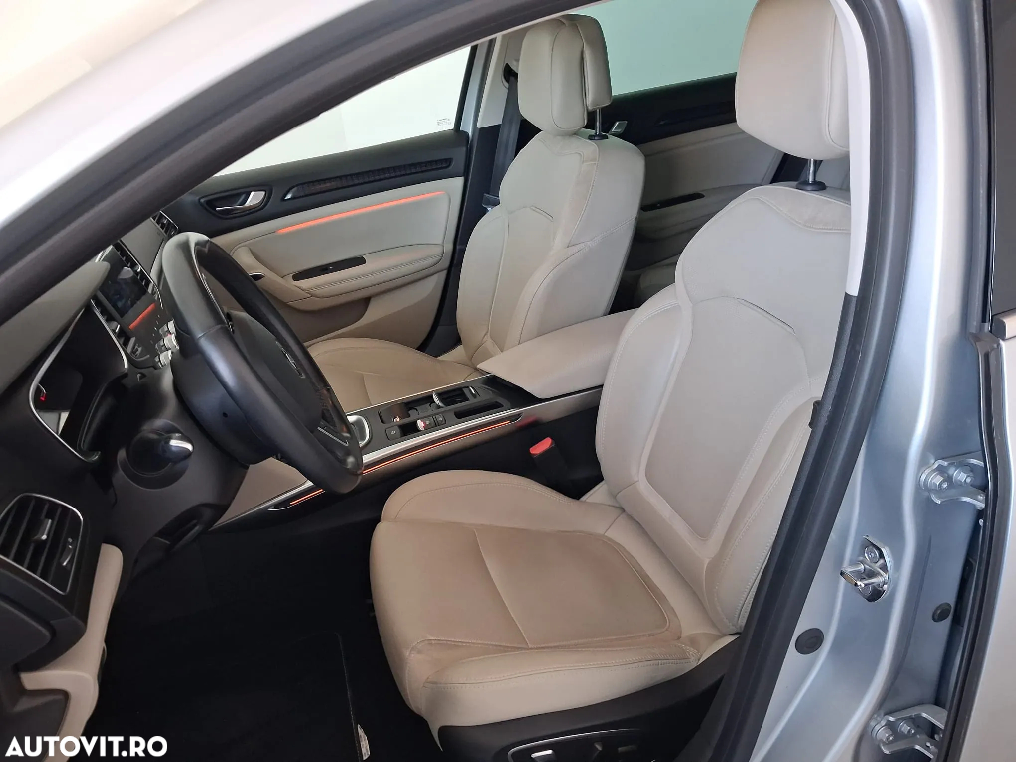 Renault Megane TCe 140 GPF EDC Techno - 25