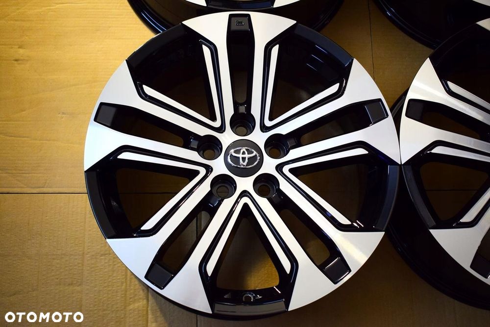 TOYOTA 18 RAV4 V Nowy Model Oryginał Jak Nowe - 2