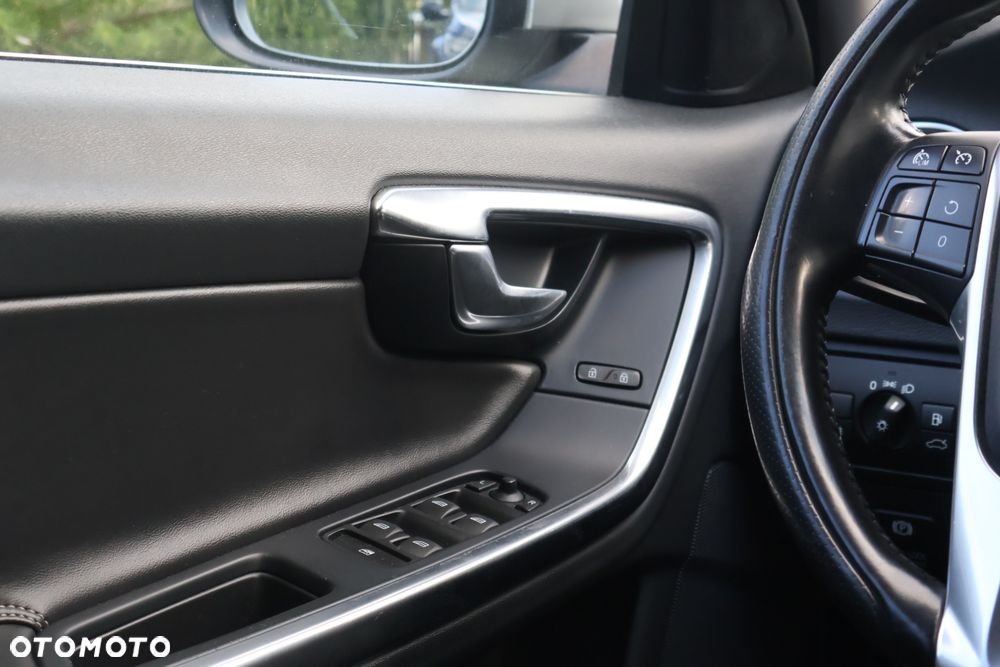 Volvo S60 D5 AWD R-Design Kinetic - 10