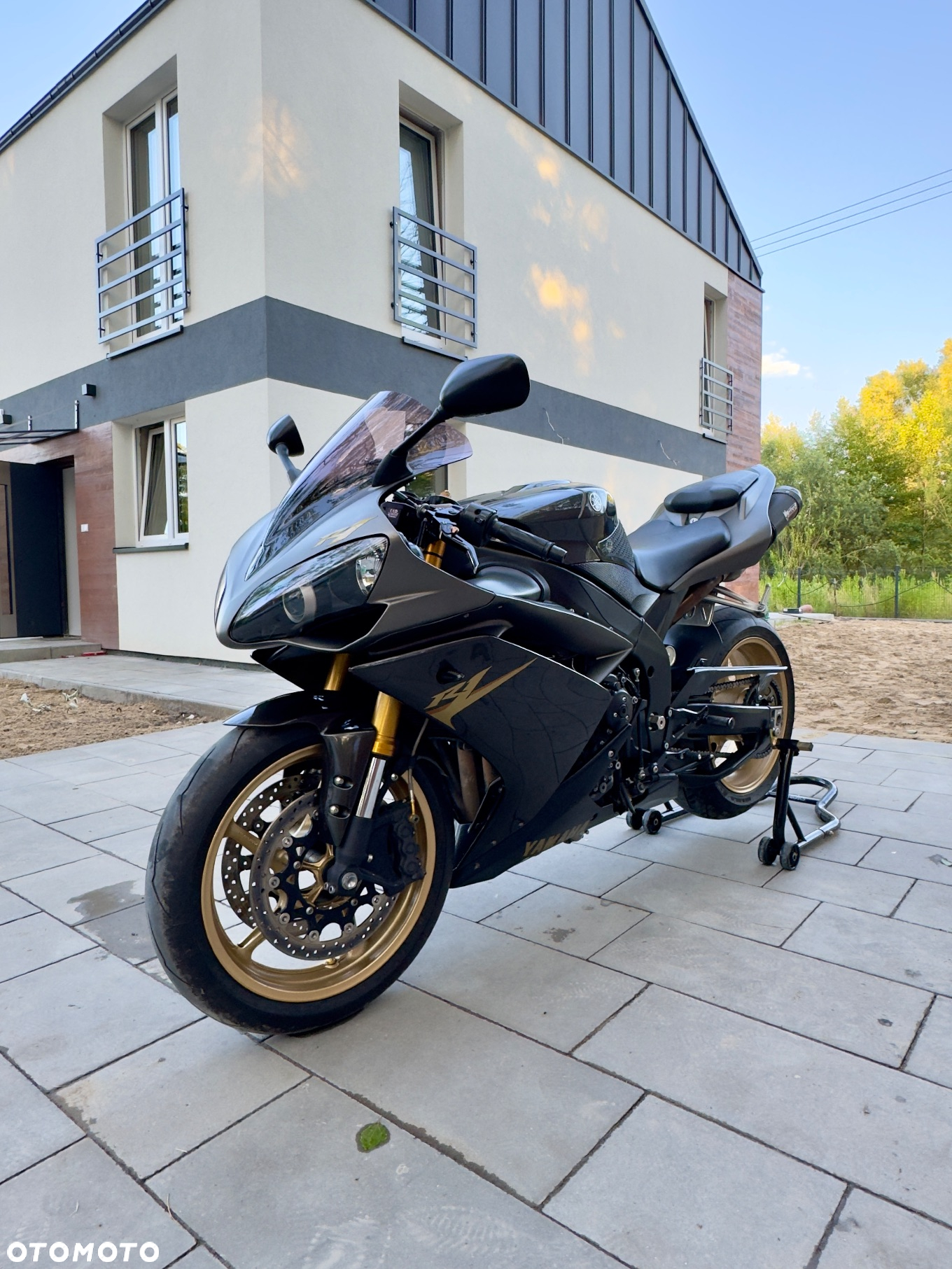 Yamaha R1 - 4