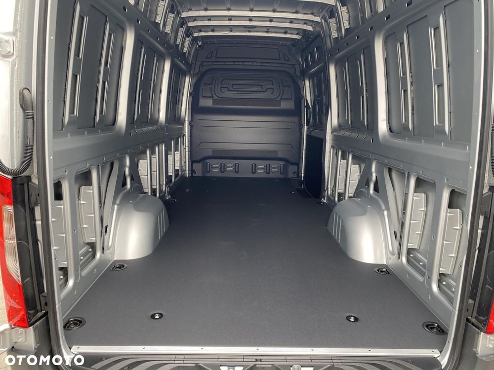 Mercedes-Benz Sprinter - 6