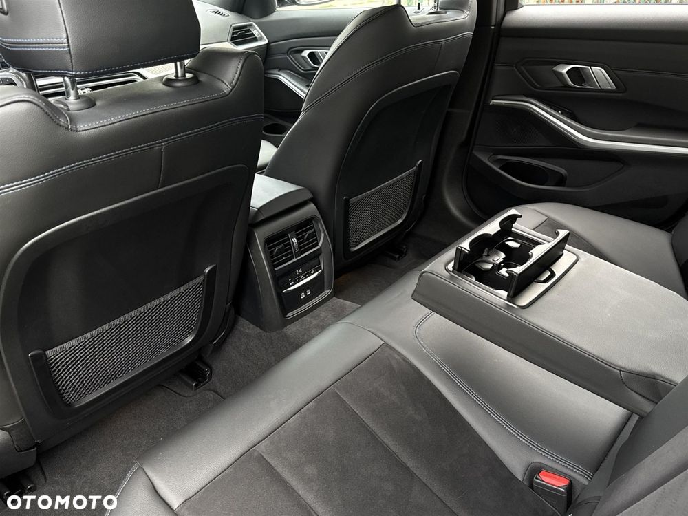 BMW Seria 3 320d xDrive - 22