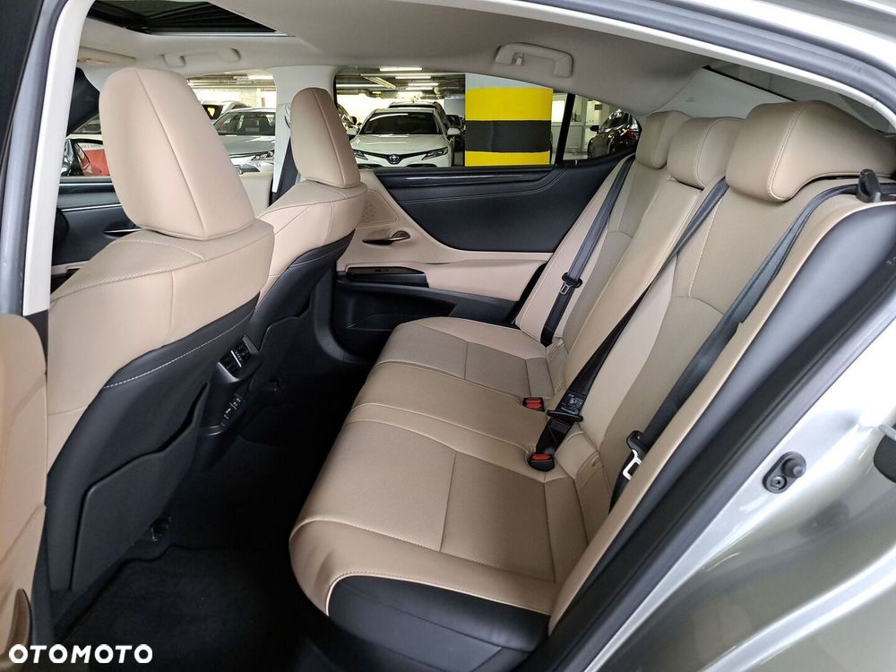 Lexus ES 300h Business Edition - 14