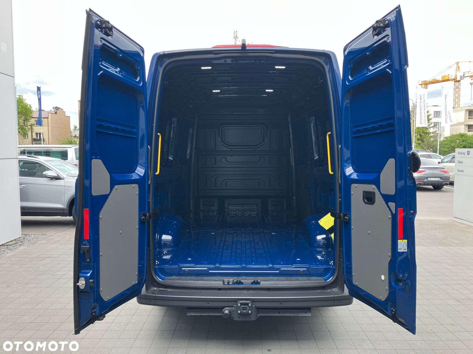 Volkswagen Crafter Crafter 35 Furgon, silnik: 2,0 l  130 kW, skrzynia biegów: napęd 4MOTION, automatyczna 8-biegowa rozstaw osi: 3640 mm - 13