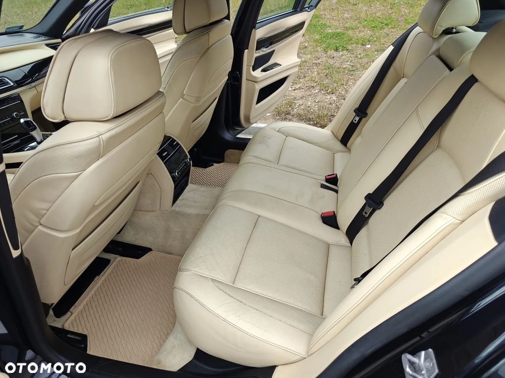 BMW Seria 7 740d xDrive - 16