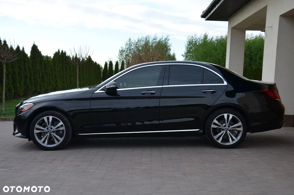 Mercedes-Benz Klasa C 300 4Matic 9G-TRONIC Exclusive - 6