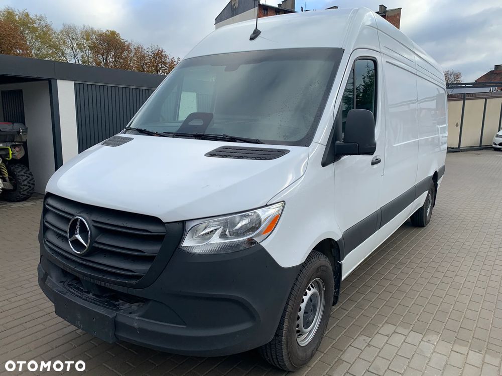 Mercedes-Benz Sprinter - 2