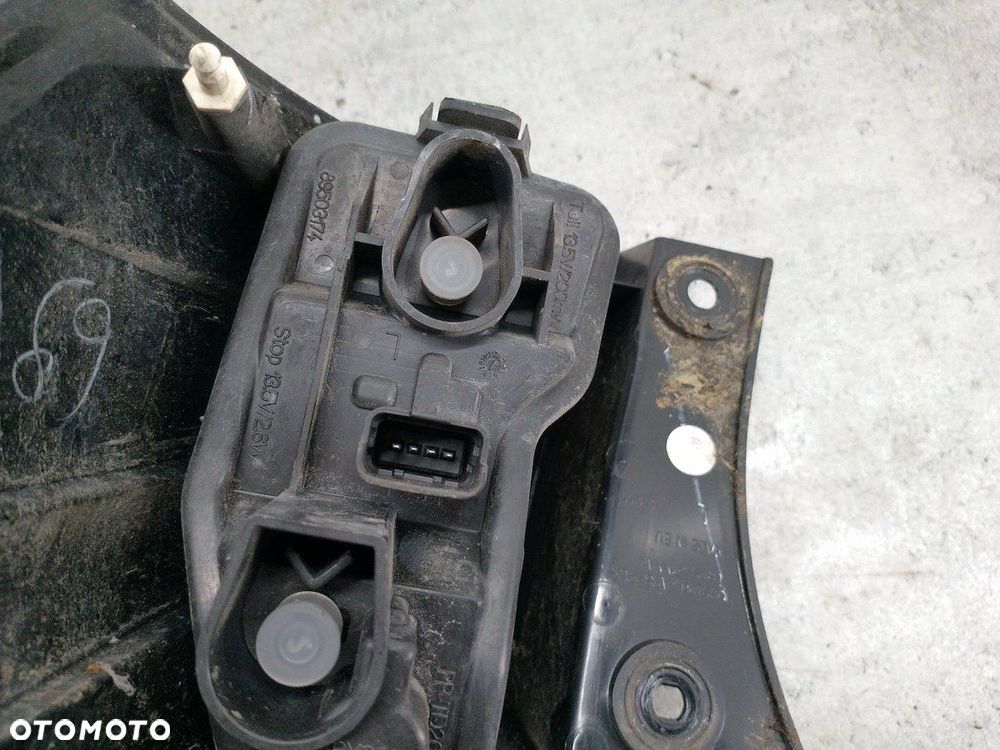 LAMPA TYLNA LEWA NISSAN QASHQAI +2 I - 8