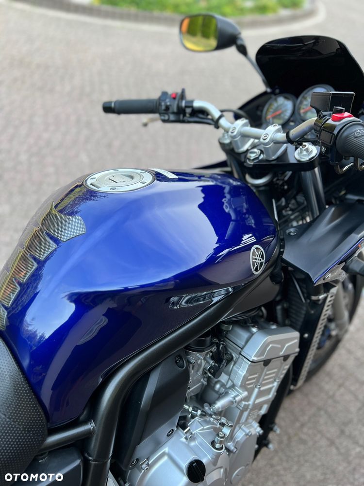 Yamaha FZS - 27