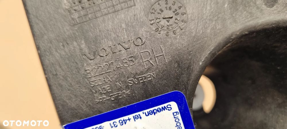 VOLVO XC40 2017- ślizg prawy zderzak tył oryginał - 3