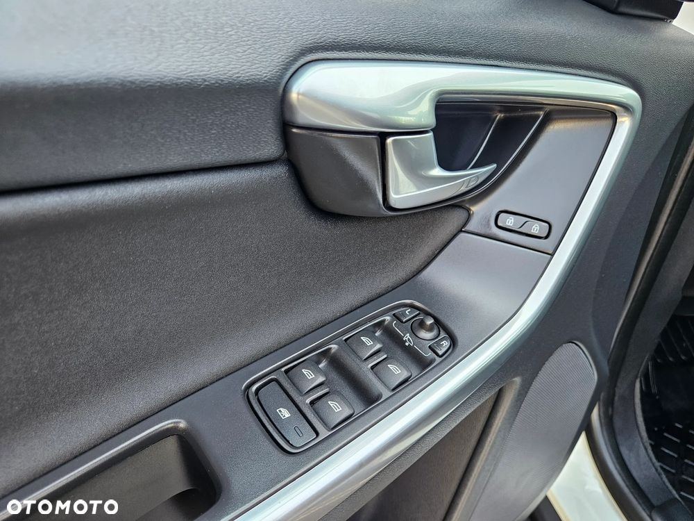 Volvo XC 60 D5 AWD Summum - 38