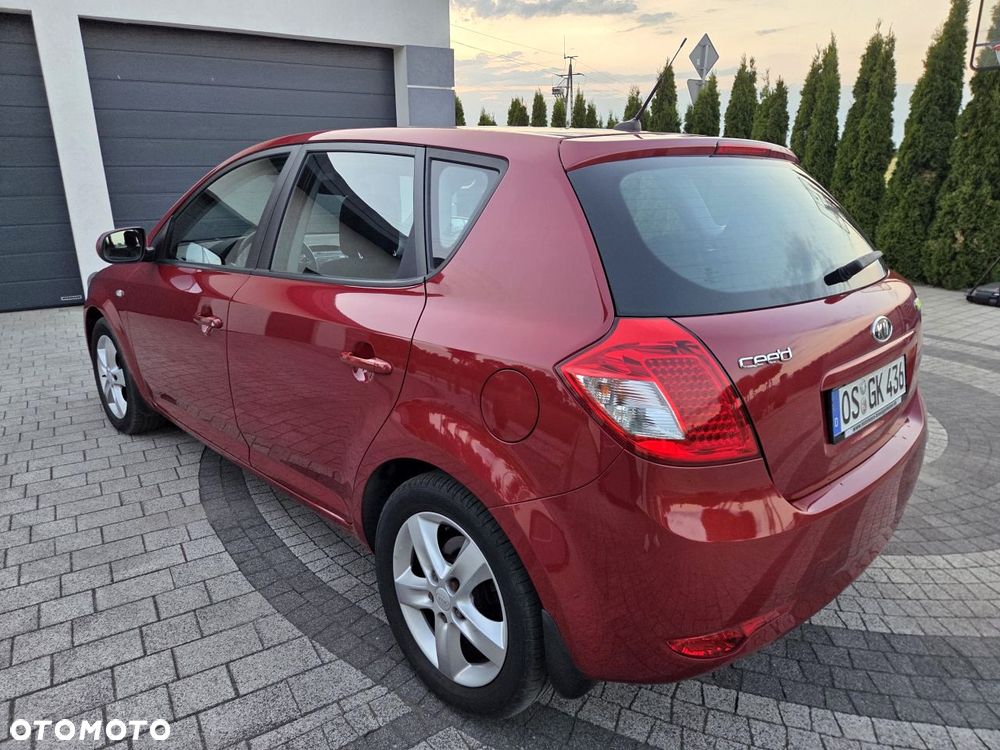 Kia Ceed - 9