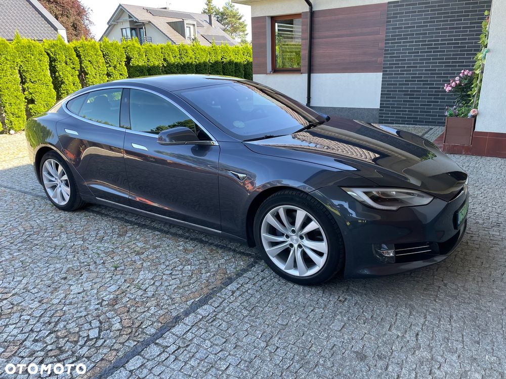 Tesla Model S - 6