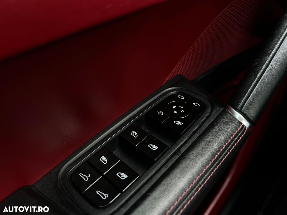 Porsche Cayenne - 25
