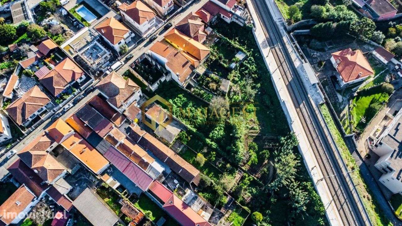 Moradia em Banda para recuperação total - Grande imagem: 3/22