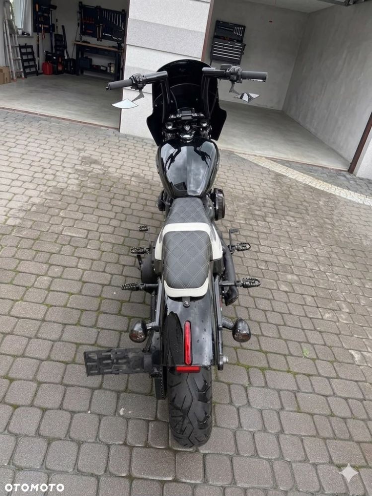 Harley-Davidson Dyna Street Bob - 4