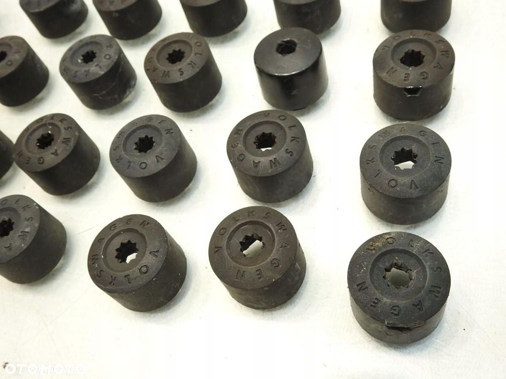 ŚRUBA ŚRUBY KÓŁ VW PASSAT B6 - 5