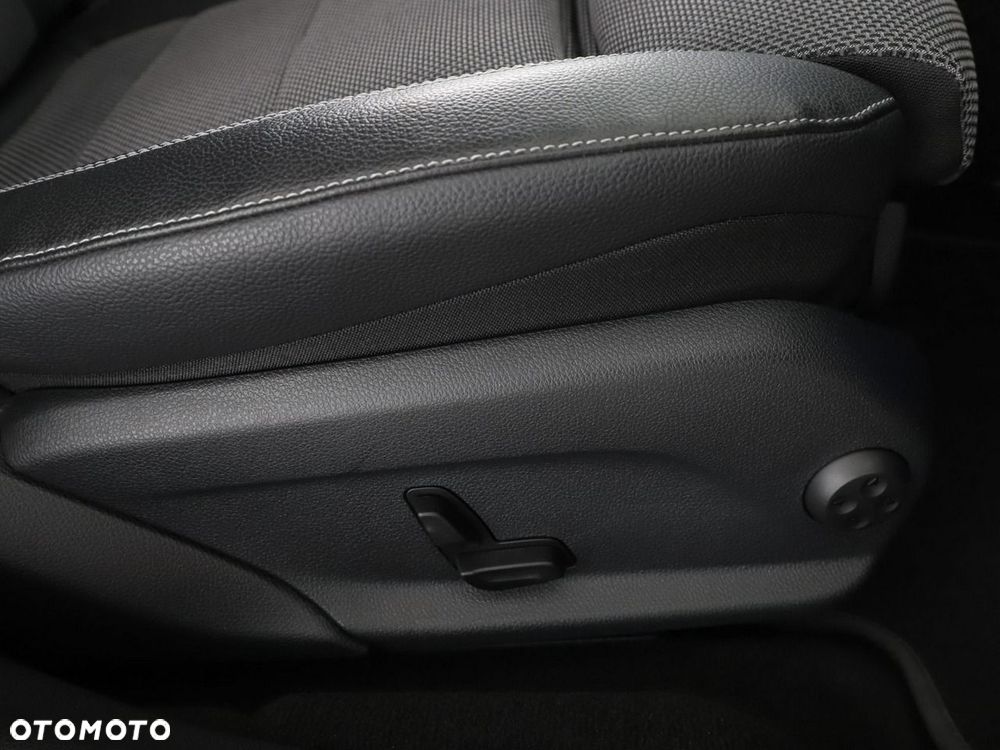 Mercedes-Benz Klasa E 200 7G-TRONIC Avantgarde - 40