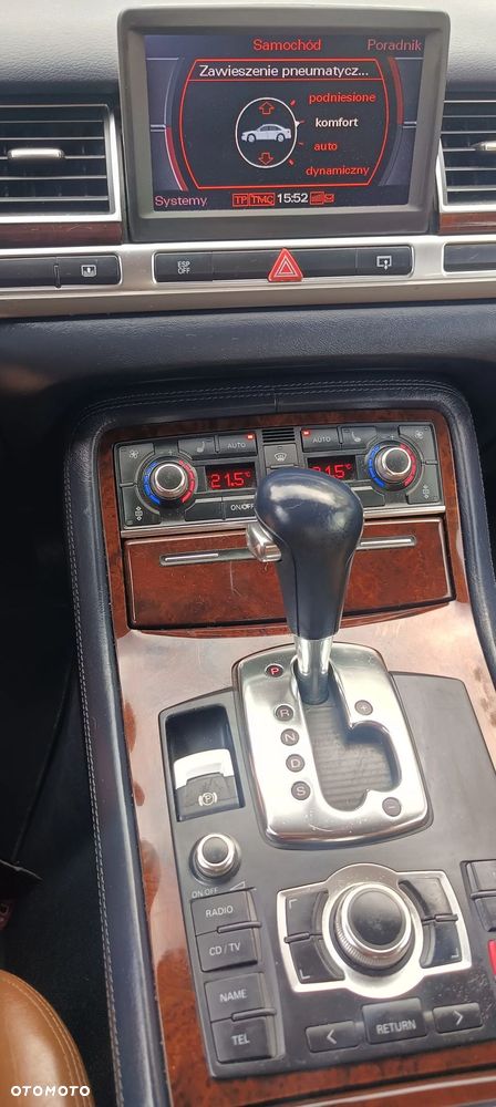 Audi A8 4.2 L Quattro - 22