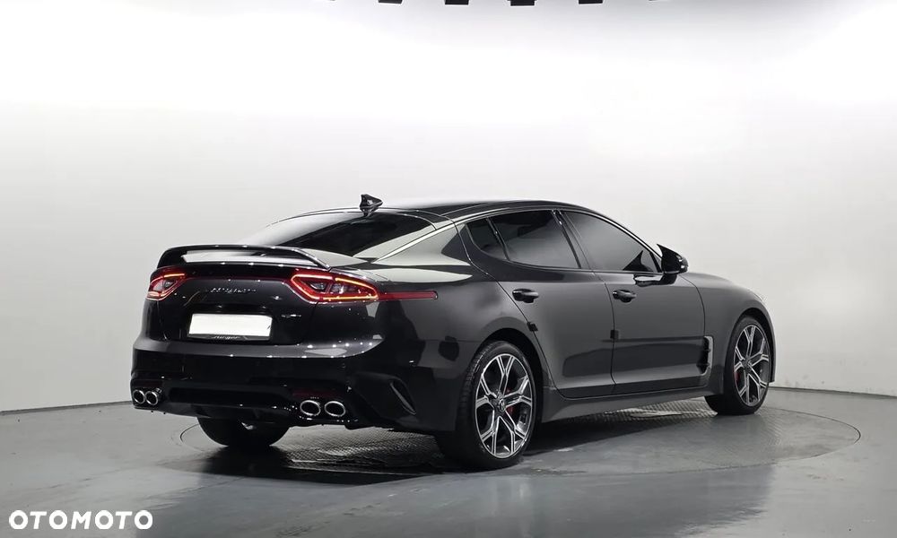 Kia Stinger - 4