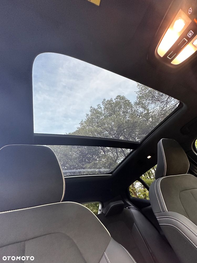 Volvo XC 40 B3 Ultimate Dark - 28